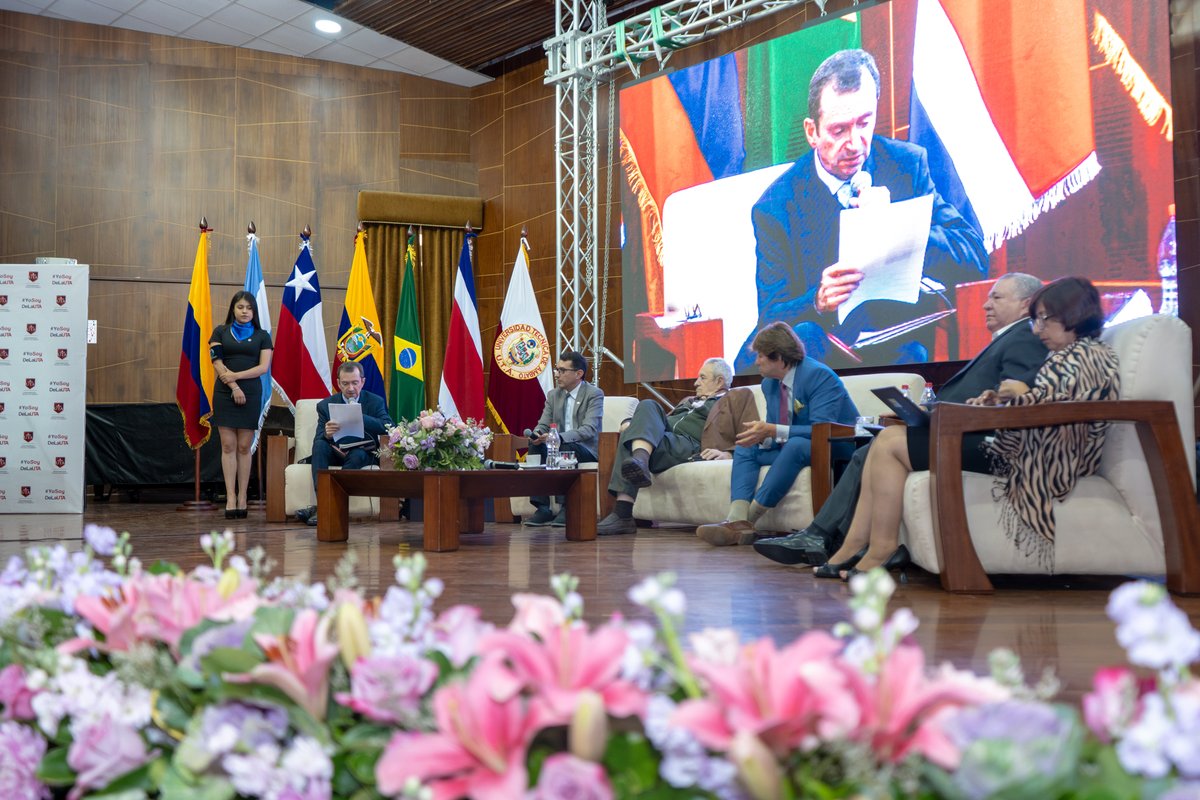 utpl's tweet photo. Santiago Acosta Aide, rector de la @utpl, se desempeñó como moderador en el IV Foro Internacional "Construyendo Ciudadanía Planetaria" organizado por la @UTecnicaAmbato, con el panel:

🗣️ "La educación 4.0 y la disrupción digital". https://t.co/NQM5RXxpYs