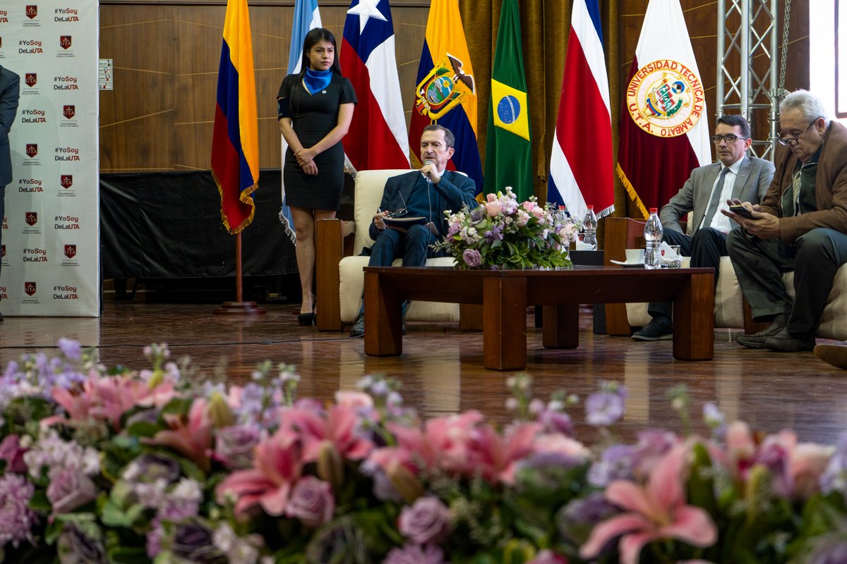 utpl's tweet photo. Santiago Acosta Aide, rector de la @utpl, se desempeñó como moderador en el IV Foro Internacional "Construyendo Ciudadanía Planetaria" organizado por la @UTecnicaAmbato, con el panel:

🗣️ "La educación 4.0 y la disrupción digital". https://t.co/NQM5RXxpYs