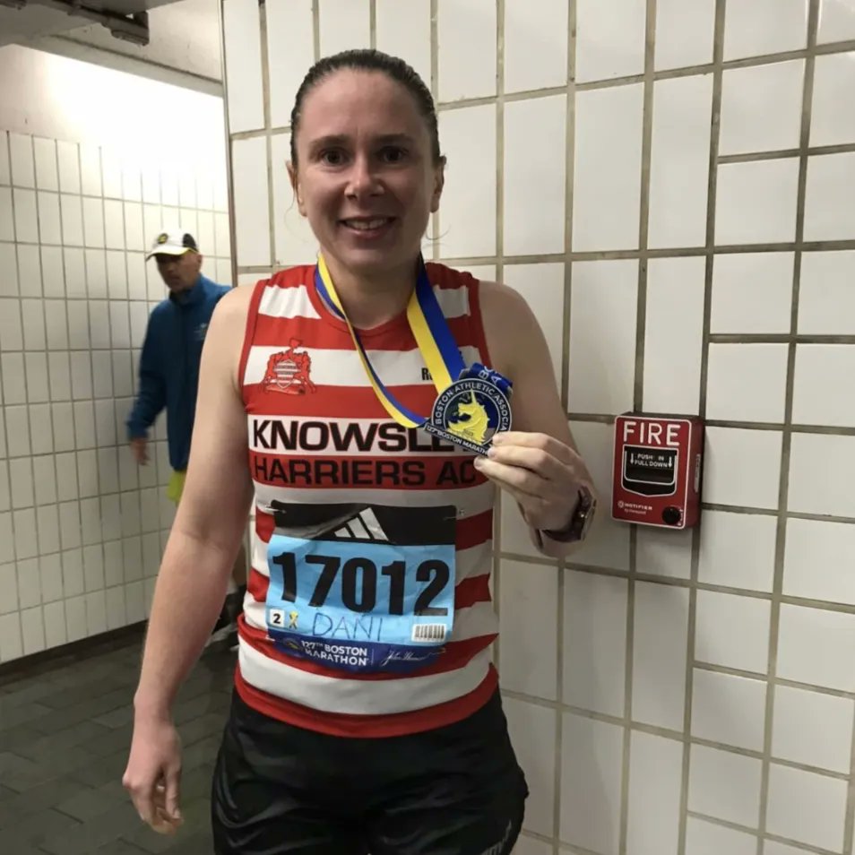 KnowsleyHarrier's tweet photo. Heartbreak Hill is no match for a hoop on a mission 💪

Well done to Dani Scott who smashed Boston Marathon in tough conditions and got round in an incredible 03:29:09 👏 https://t.co/YKsDYfinlG