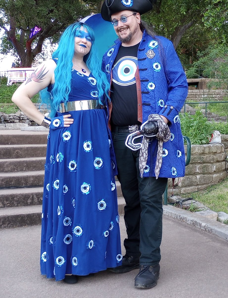 Mix947Austin's tweet photo. #AudacyATX was thrilled to support #surrealgardenatx VIP finale. It was so much FUN! Helping #zilkerbotanicalgarden with #ionartatx! #1Day1Thing #1ThingATX Many had the #surrealspirit in their #fabulous #surrealfashions π #mix947austin #LifeatAudacy https://t.co/ETikywBRIZ