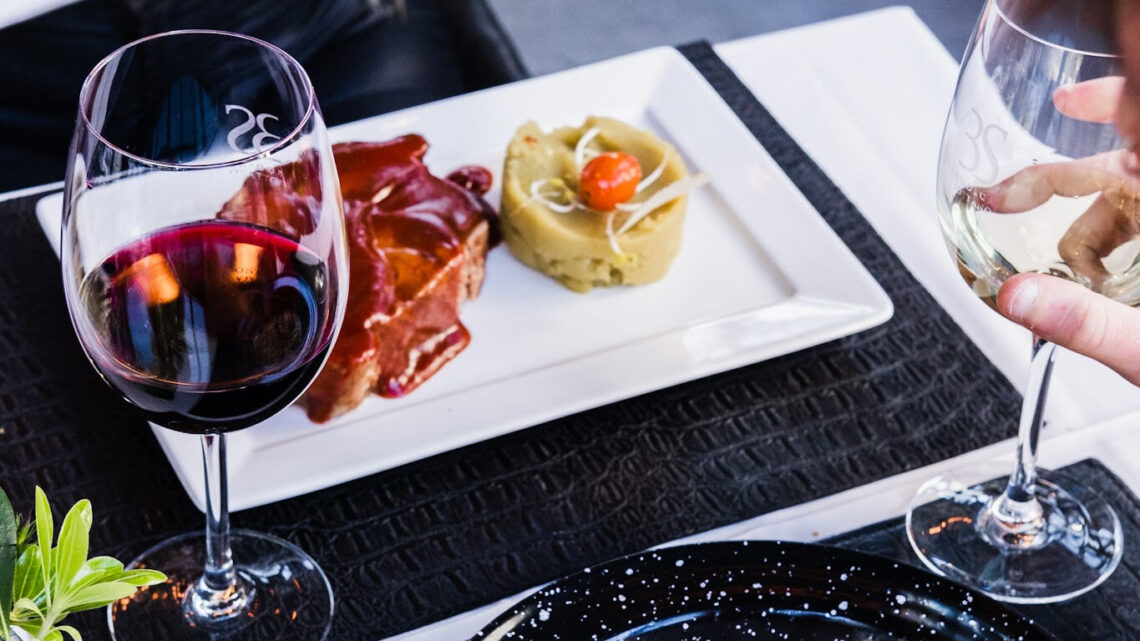 askmoremarkets's tweet photo. #DiaDelMalbec 🍷 Abril tiene un refil de #malbec. Mercados, restó, bares, hoteles, club de vinos. Armá tu #winemap y brindá con un buen malbec argentino
https://t.co/O6c52kZw6v https://t.co/53W0aaNZMq