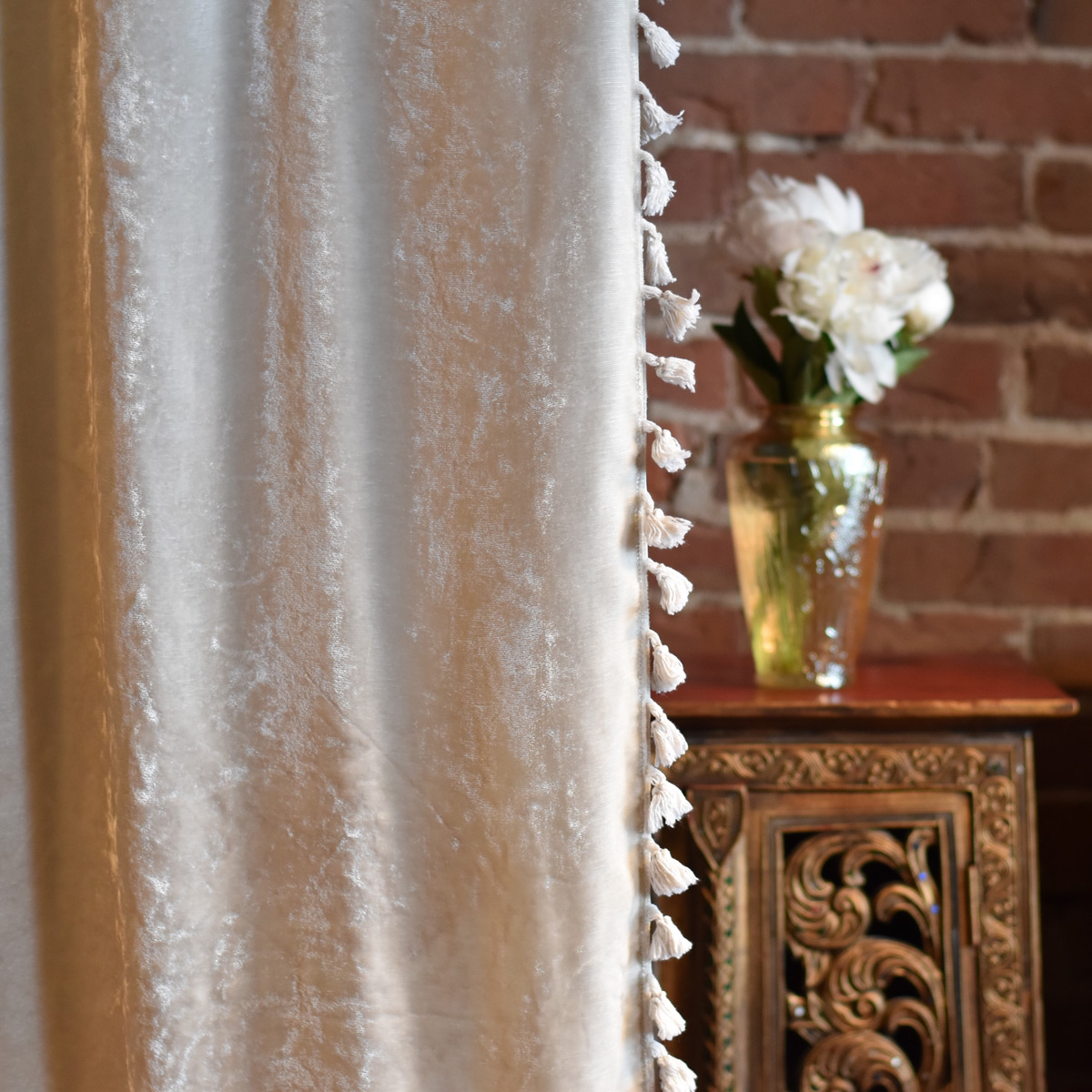What's sexier than velvet curtains trimmed with tassels?

...what goes on behind them. ;)

#bohodecor​​​​​​​​
#bohobedroom​​​​​​​​
#bedroomdesign​​​​​​​​
#cozyliving​​​​​​​​
#stevienicks​​​​​​​​
#fleetwoodmac​​​​​​​​
#whitewitch​​​​​​​​
#witchesofinstagram​​​​​​​​
#bohemianstyl