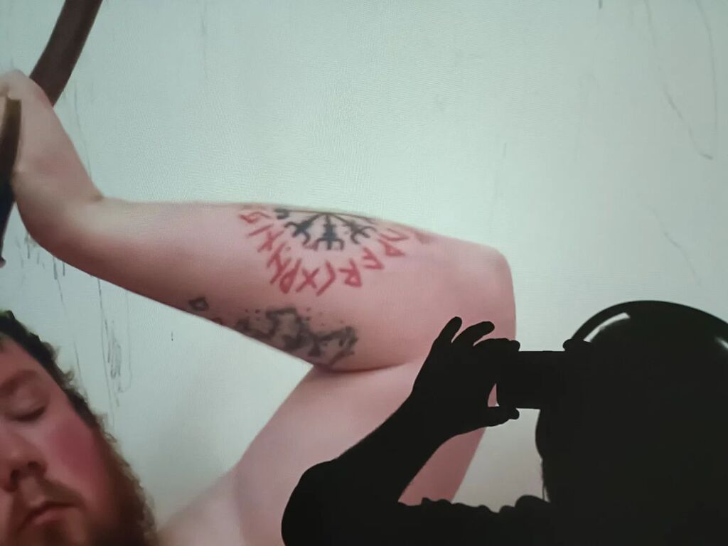 LukeBeechArtist's tweet image. In light of this evening's antics... I couldn't resist but post this image I took whilst installing my work at @humberstreetgallery 

You can see Crucible (2023) at my solo exhibition Winner Breaks First until July 2nd. 

-
-
-

#Art #juststopart #contem… instagr.am/p/CrJyUWqoolf/