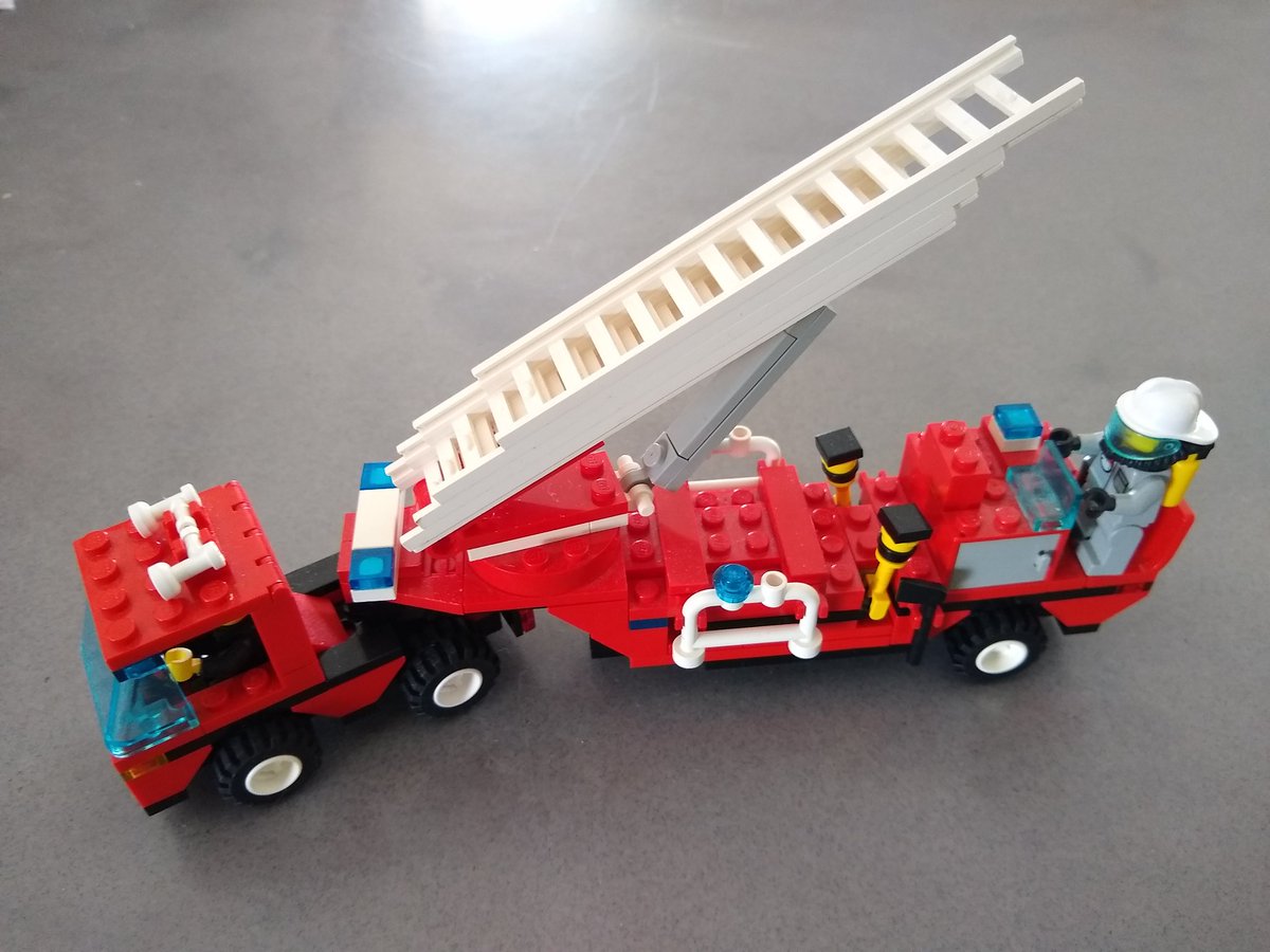 CthulhuToo's tweet photo. Recently built 6340 Hook &amp; Ladder from 1994. Such a neat little #LEGO set! Who had this as a kid? https://t.co/zfkAT31vWy