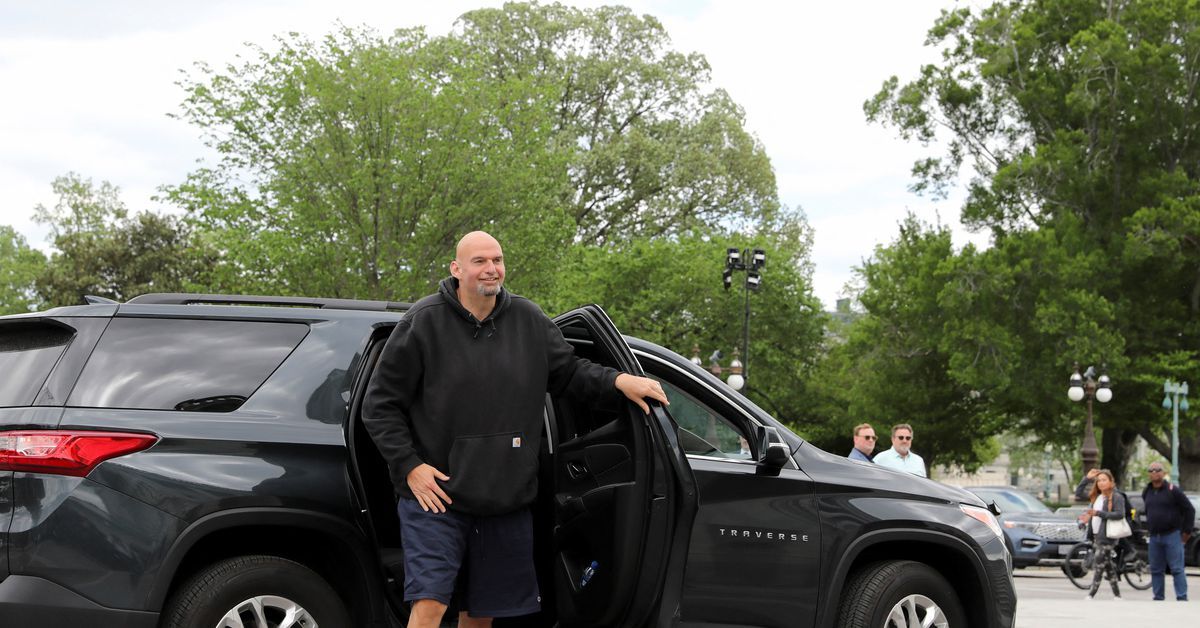 US Senator Fetterman returns to Senate after depression treatment reut.rs/40iJTQ6