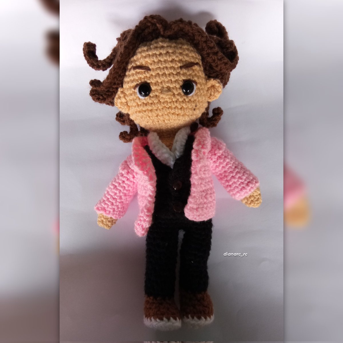 dianarc_rc15's tweet photo. This work is great, a knitted Aidan doll is amazing🤍 @AidanRGallagher ! https://t.co/4l0Shh3bHo