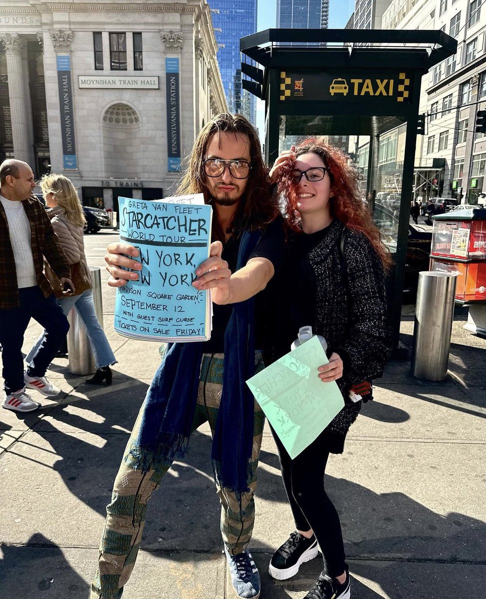 allthingsgvf's tweet image. 📸 More Sammy with fans today!
credit to joshkiszkas.hair on Instagram!
#gretavanfleet @GretaVanFleet