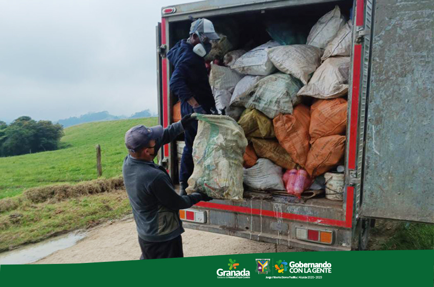AlGranadaCund's tweet photo. En nuestra recolección, logramos acumular 1.600 kilos de envases, embalajes de agroquímicos y productos veterinarios.  Agradecemos a nuestros productores agrícolas y pecuarios, a la comunidad de todas las veredas del municipio el sector rural y urbano, la empresa

@ColectaSAS https://t.co/oT70yDaCQ4