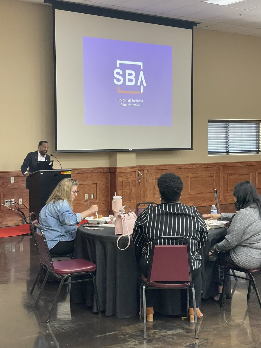 CgossM's tweet image. Monday moments that matter!! #LunchNLearn @BSCoC #Commitment2Community #EDLDChronicles