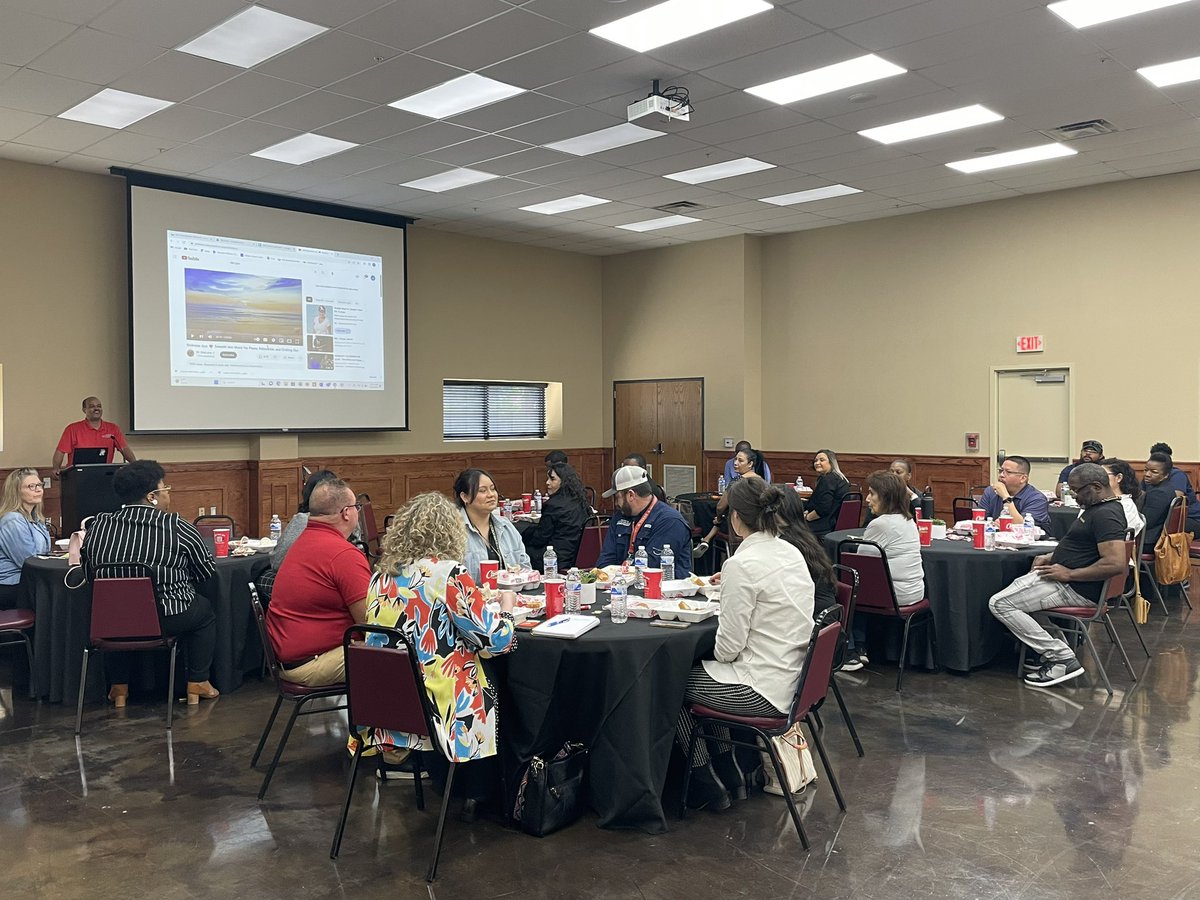 CgossM's tweet image. Monday moments that matter!! #LunchNLearn @BSCoC #Commitment2Community #EDLDChronicles