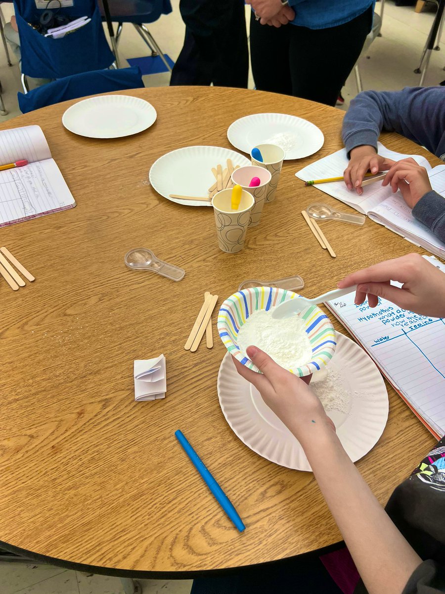 iGraceWhite's tweet photo. Experimenting with @sharer1416 today @WPSSicomac 🔬 #sciencenotebooks https://t.co/Nl5gAxZfua