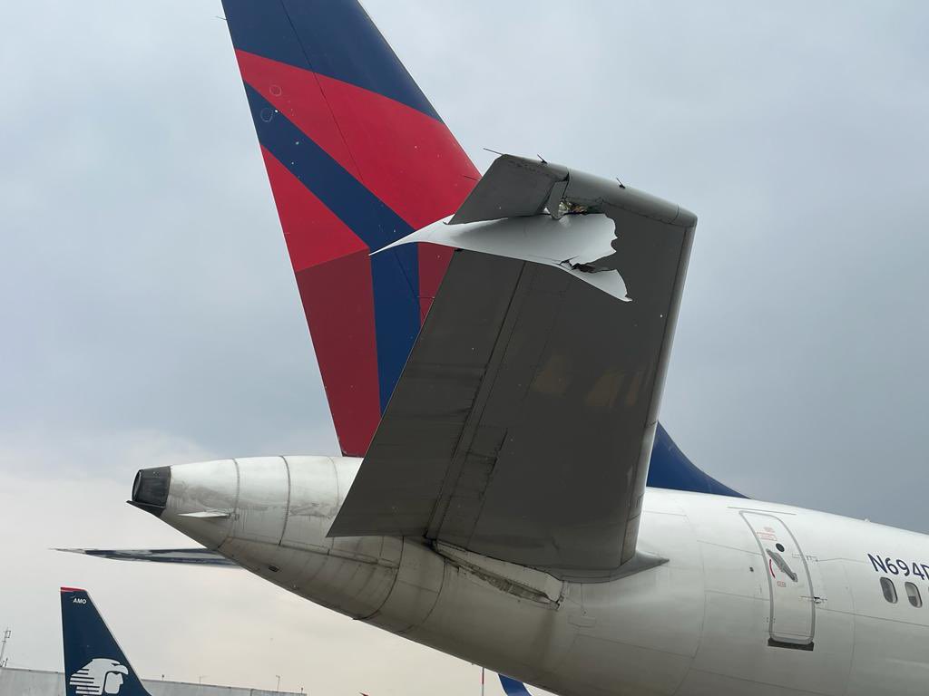 Adela_Micha's tweet photo. #ÚltimaHora AICM reporta el choque de dos aeronaves en tierra. No se reportan personas lesionadas. Ya iniciaron investigaciones. https://t.co/vFhWSOde4s