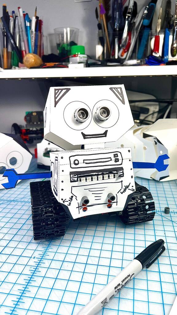 Work in progress. ⚡️
Playing with the body shape for my new friend. Stay tuned to see the finished bot! 

Project for @browndoggadgets 

#robot #paperengineering #paperengineer #paperrobot #paperrobots #maker #makersgonnamake #microbit #diyelectronics #d… instagr.am/reel/CrJ3fBMMy…