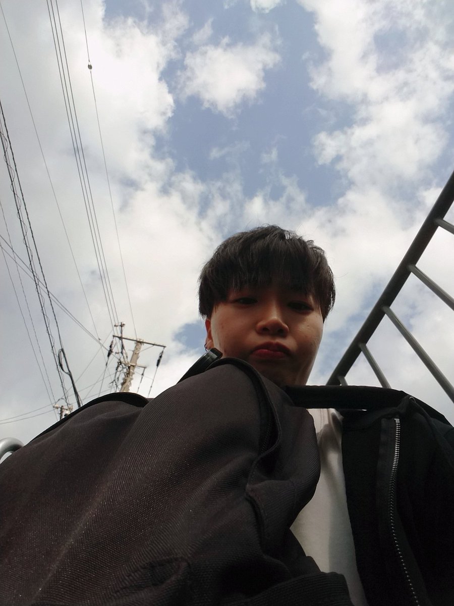 potikoo's tweet photo. おはようございまーす
毎朝仕事やだなーな
私ですぅ https://t.co/9sCCpEimud
