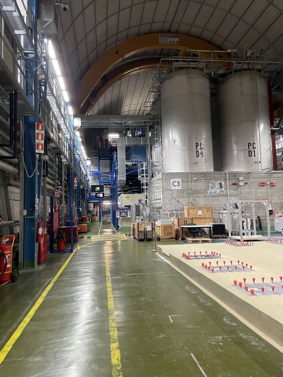 Nigel_Lockyer's tweet image. Assembly of Darkside-20 dark matter search begins in Gran Sasso Italy. Nitrogen storage being installed to be used to test silicon photomultipliers (Sipm-s) for the experiment in a new modern class 1000 clean room.