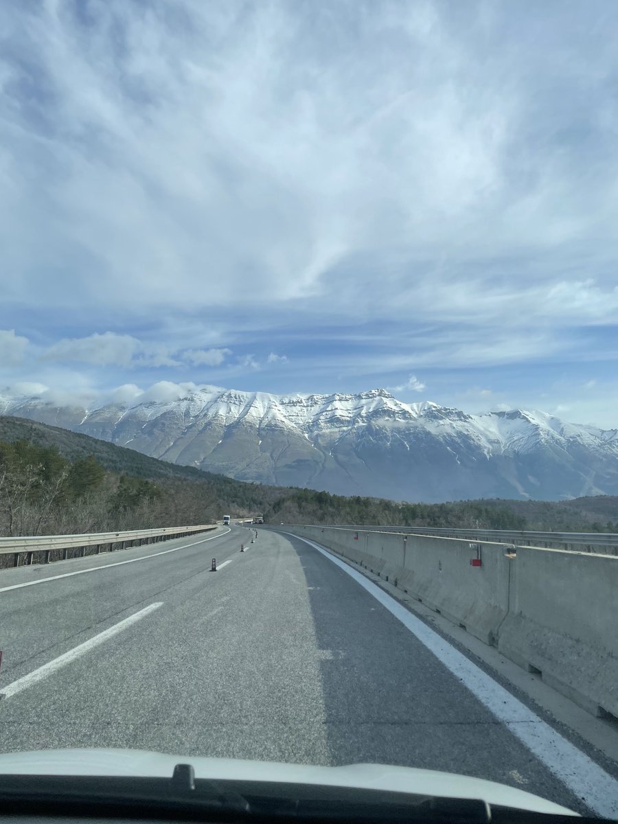 Nigel_Lockyer's tweet image. Assembly of Darkside-20 dark matter search begins in Gran Sasso Italy. Nitrogen storage being installed to be used to test silicon photomultipliers (Sipm-s) for the experiment in a new modern class 1000 clean room.