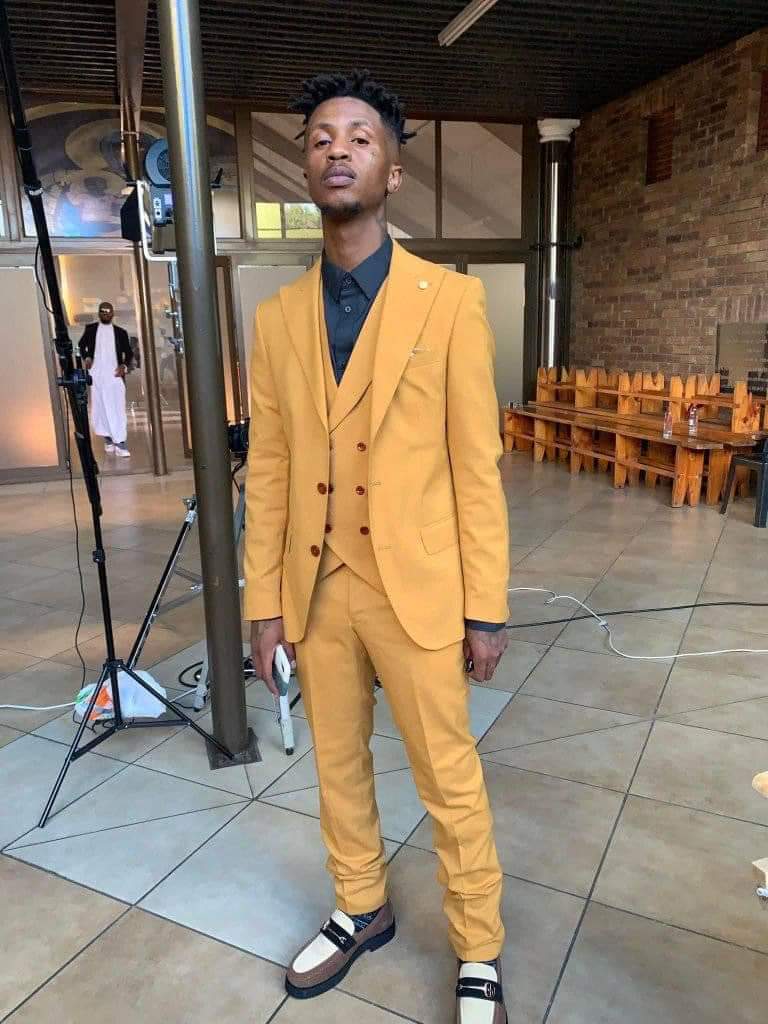 VehicleTracker8's tweet photo. When Emtee left Ambitiouz Ent he lost his cars,house,music,Awards & he lost himself. He went broke. It was a hard time for him,he went through a lot. In this situation one could’ve have committed suicide but Emtee kept his head above the water,He is one of the strongest people. Now as we are speaking he is a Gold Selling Musician as an independent artist,His 3 songs just went Gold,This is the greatest comeback,it’s so good to see Emtee winning after everything he went through.