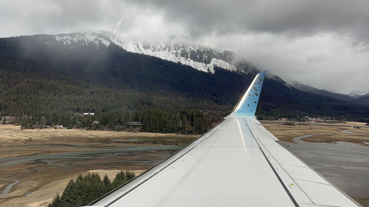 BDFphotography's tweet photo. The second to last leg on @AlaskaAir #AS65 goes from #Petersburg #Alaska to #Juneau and is a brief 35 minute hop. #SalmonSendoff #SalmonThirtySalmon https://t.co/ivSrwRhvK7