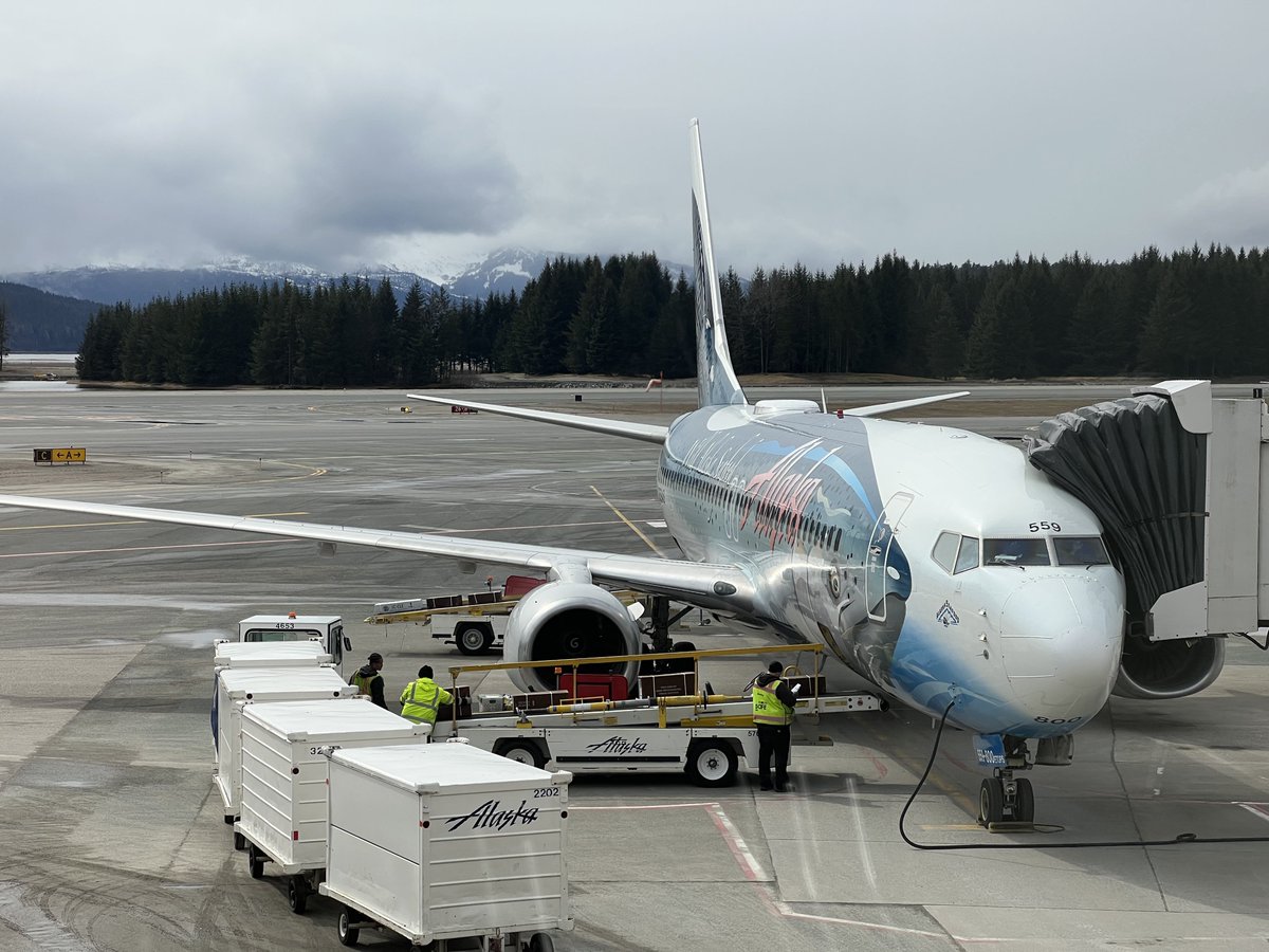 BDFphotography's tweet photo. The second to last leg on @AlaskaAir #AS65 goes from #Petersburg #Alaska to #Juneau and is a brief 35 minute hop. #SalmonSendoff #SalmonThirtySalmon https://t.co/ivSrwRhvK7