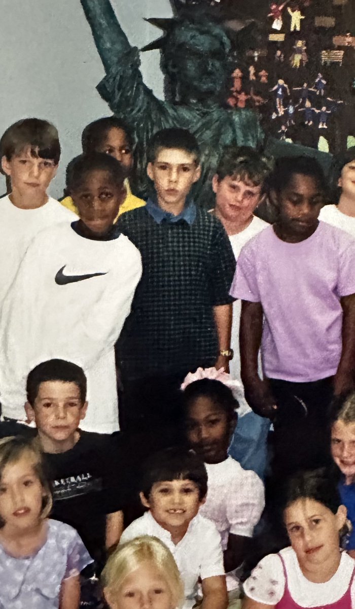 mindofabillion's tweet photo. I know I was bad as hell as hell at this school (military kids know the deal we change schools with no warning) but  why would my second grade teacher make this our class photo 😪😭 LOOK AT ME BRUH https://t.co/cBg7kqsKea
