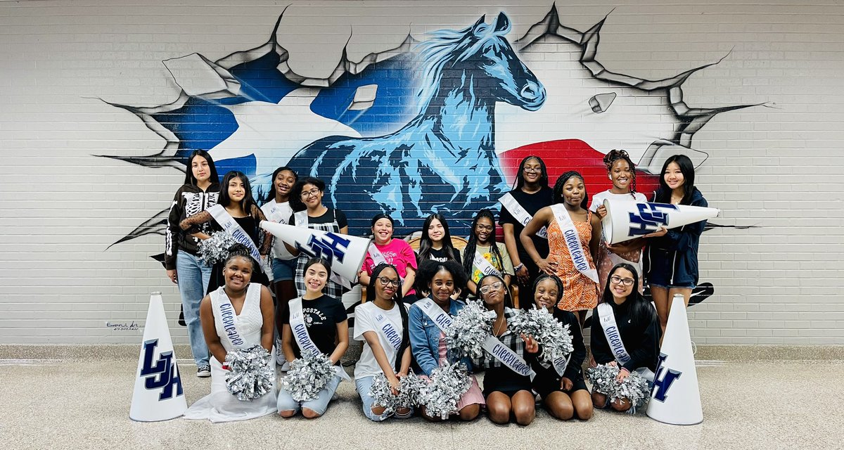 Lamar Consolidated High School Cheerleaders 💙 tweet media