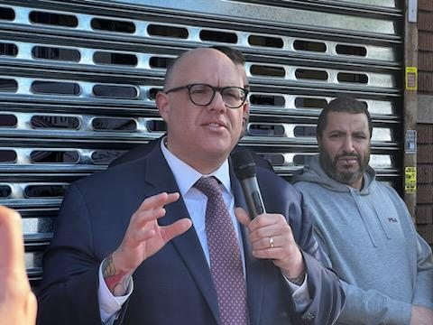 JustinBrannan's tweet photo. Thank you @Somia_Elrowmeim for bringing us together to call for #Justice4Jamal. I stand with the Alliance of Yemeni American Businesses as we work with @NYPDHateCrimes @BrooklynDA to ensure those who attacked Jamal in this vicious hate crime are brought to justice. https://t.co/JBCZZ2yrEj