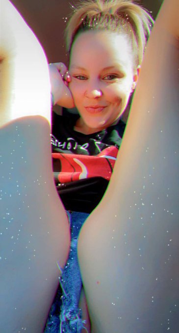 I just turned on Tips for my profile. Anything you send will always come with a very naughty surprise<a href="/tag/sendtips"class="tags"><span>#sendtips</span></a>