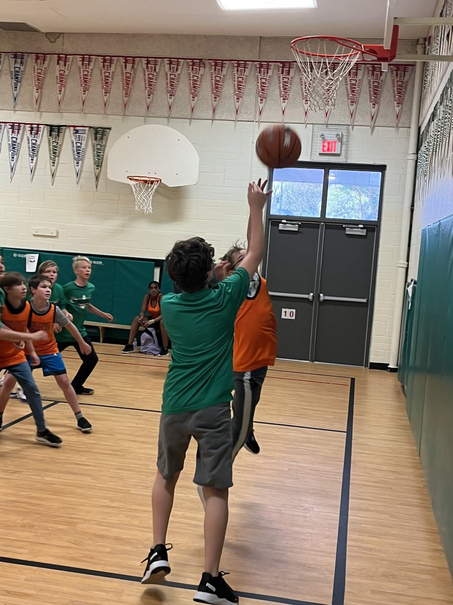 GLVPS's tweet photo. The Glenview boys played a great game and saw several lead changes. They were down by just 4 with less than two minutes to play but the Mustangs went on a run at the end to finish with a 20-10 victory. https://t.co/GO05yq35en