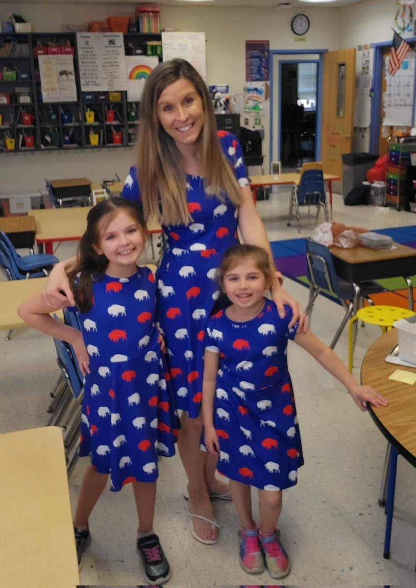 Kick off spirit week to celebrate the month of the military child at Ashland. We wore our red, white, and blue to support our military families and, of course, our love for the #BuffaloBills 🪖 ❤️🇺🇲
❤️🤍💙🏈

#ashlandsoar #MonthOfTheMilitaryChild