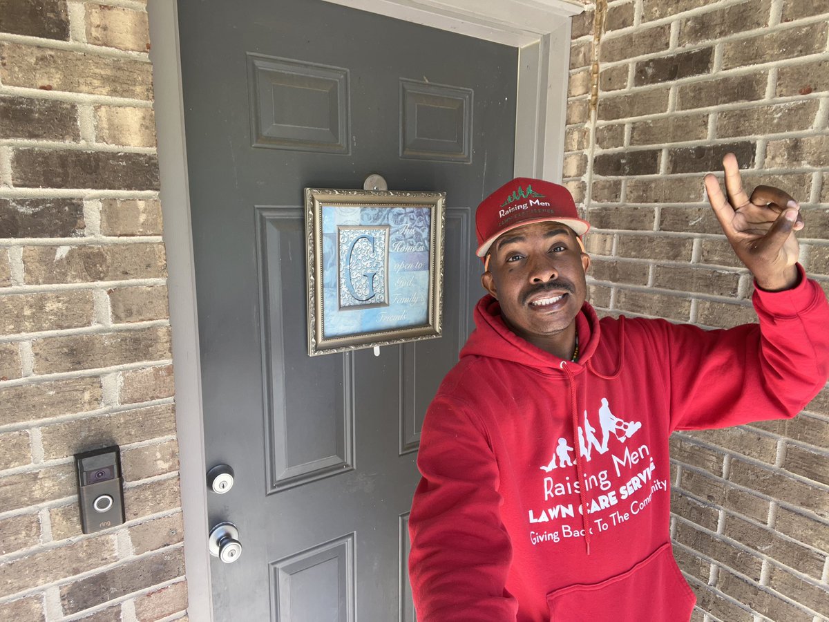 iamrodneysmith's tweet photo. This afternoon I had the honor of mowing Mr. Lewis’s lawn for him . He wasn’t at home , but when he returns , he will return to a freshly mowed lawn .He’s also a veteran . Thank you for your service and sacrifice. Making a difference one lawn at a time . https://t.co/we432Aajcm