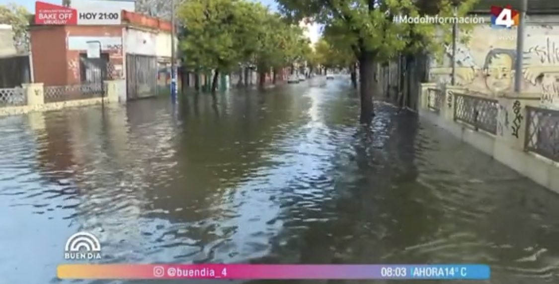 Santiago Moraiti. (@santiagomorait2) on Twitter photo Sres de la <a href="/montevideoIM/">Intendencia de MVD</a>, teléfono urgente. La ciudad es un basural gigantesco a cielo abierto. Unas gotas de lluvia produjeron esto. Cuando llueva en serio mas adelante, ya me dirán. ¿Piensan ponerse a trabajar para limpiar la ciudad o seguirán meta no hacer nada? Sres de la <a href="/montevideoIM/">Intendencia de MVD</a>, teléfono urgente. La ciudad es un basural gigantesco a cielo abierto. Unas gotas de lluvia produjeron esto. Cuando llueva en serio mas adelante, ya me dirán. ¿Piensan ponerse a trabajar para limpiar la ciudad o seguirán meta no hacer nada?