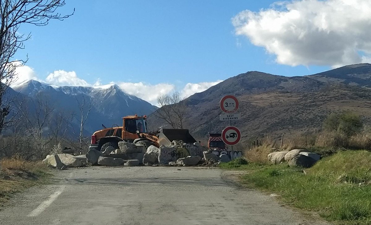 Esborrem la Frontera tweet media