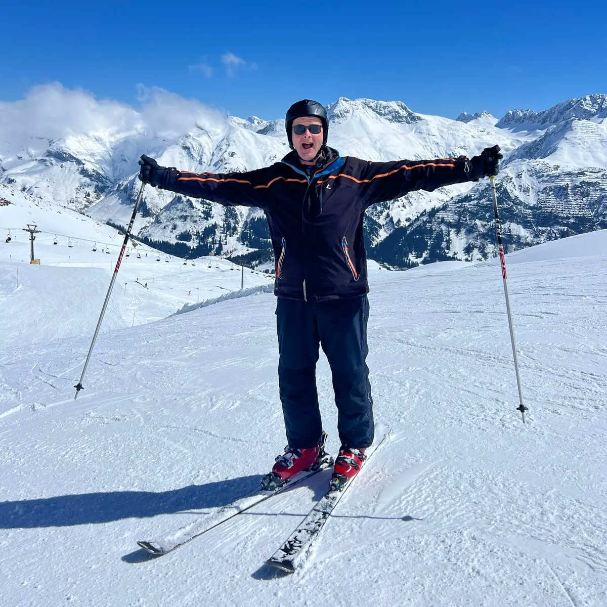 TWPhere's tweet photo. @Jo_Moore_Sci @physicstp Yes, finally better thanks (listen to me voice on that episode 🤧🤒) and skiing was best ever - very lucky https://t.co/Pji9O0dTj6