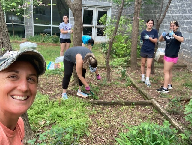 DominionLCPS (@dominionlcps) on Twitter photo Greatest thanks to the Lynxes, Titans, & community members who helped to clean up and beautify our school courtyard. Special thanks to Mr. Bob Oravetz from Merrifield Gardens for his expertise. <a href="/RobeyHighSchool/">William O. Robey High School</a> #CourtyardGlowUp Greatest thanks to the Lynxes, Titans, & community members who helped to clean up and beautify our school courtyard. Special thanks to Mr. Bob Oravetz from Merrifield Gardens for his expertise. <a href="/RobeyHighSchool/">William O. Robey High School</a> #CourtyardGlowUp