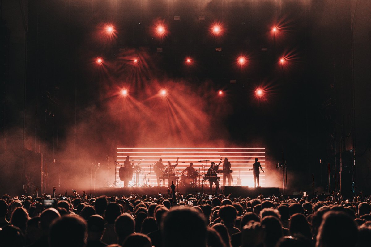 8santigar tweet media