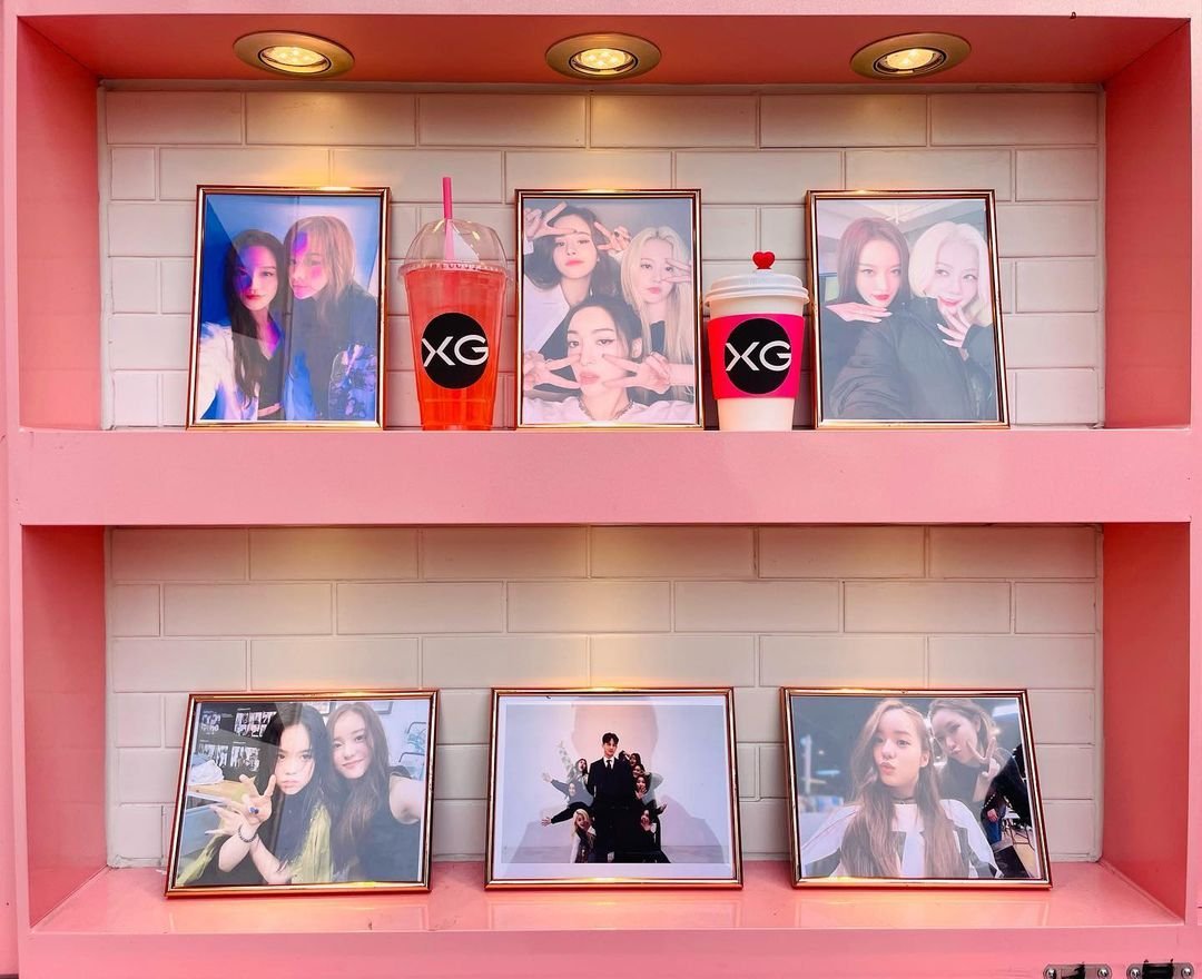 ︎ ︎ ︎ ︎ ︎ ︎ ₊˚. ︎ ︎  𝑚əll    🧜🏻‍♀️⠀  𝒍𝚘𝚍ч     
꒰   𝚙ınk 𝚙earl   ꒱    𝚟𝚘𝚒𝚌𝚎    🎤    ⁦
#𝐗一𝔐ONTH

Ni loca me perdía de celebrar con mis hermanitas en su #𝚋𝚑·𝕥r𝚞c𝚔 porque cumplen su mes y yo obvio orgullosa de ellas.