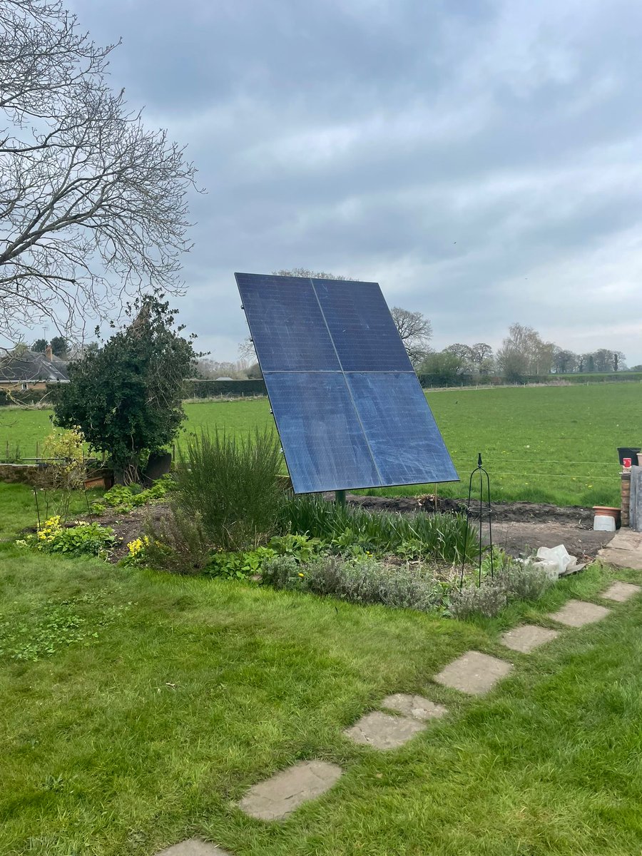 A_Class_P_And_E's tweet photo. Something a little different and another fantastic solarPV installation we have just fitted in #Cheshire
No roof space no problem we have a solution for ever scenario. How well do they look in the garden. 😍😍
#solar #solarPV #solarenergy #solarPVinstaller
#SolarExperts https://t.co/YOTNDNgnEK
