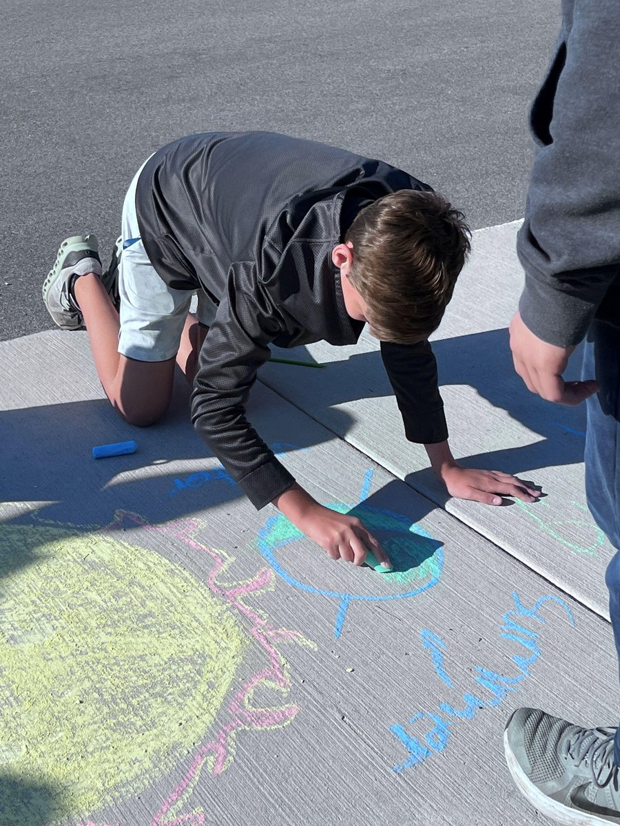 MidlandPS's tweet image. Mrs. Brillhart’s students are studying the reasons for the seasons, incorporating various hands-on activities. On Friday, her students enjoyed some sunshine, did chalk drawings explaining the #seasons. #scienceclass #MidlandPublicSchools #MidlandMi #education #JeffersonHuskies