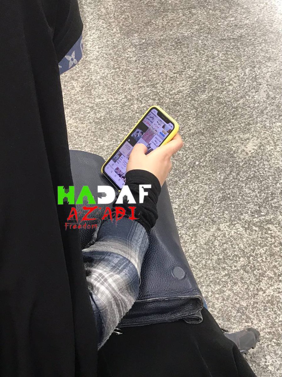 سلام شاهین این خانوم تو مترو گیر داده بود به دوتا دختر روبروییاش
حالا خواست خدا بود که تو ایستگاه بعدی من بالا سرش وایستاده بودم و چشام افتاده بود به گوشیش، فقط زوم کن اکسپلورشو ببین 😐😐
#مهسا_امینی 
#توماج_صالحى 
#فاطمه_سپهری 
#شناسایی