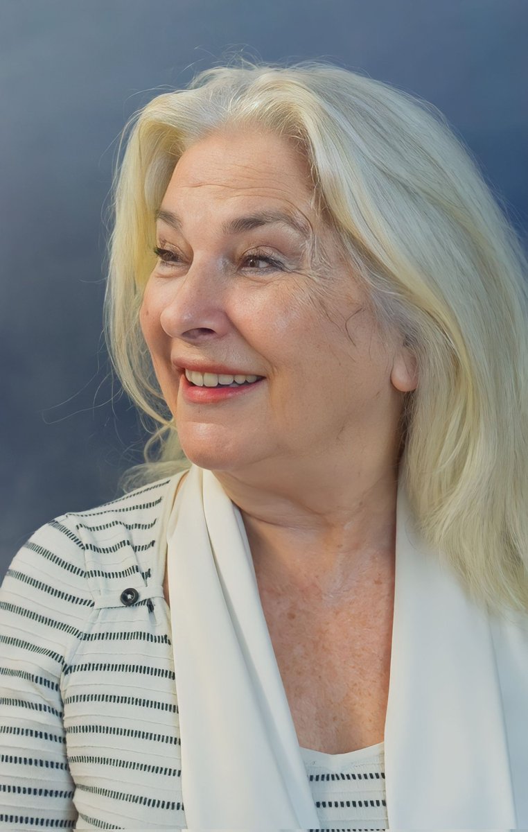 SueFewings's tweet photo. Took this lovely lady's portrait yestty.
#portraits #femalephotographer #ageuk #glamour @ageukthanet #oldermodel @powthanet @ArtistsOpenHous @CommunityAd @BrendaBlethyn @womensart1 #photography @NPGLondon https://t.co/7jKYzSHThI