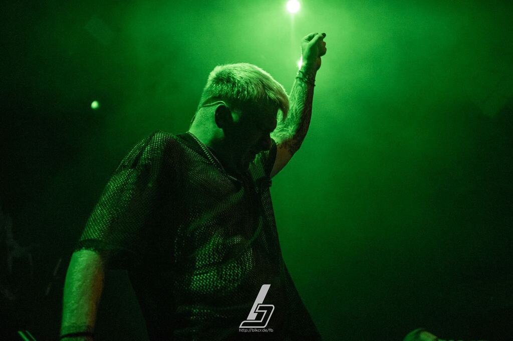 BlackChester's tweet photo. New on Insta: PALEFACE SWISS - Hole44, Berlin #paleface #bestbeforedeath #hole #berlin #musicphotography #concertphotography #canon6d #sonya7riv https://t.co/dbMXKsl8Gd https://t.co/mWnBT0n27a