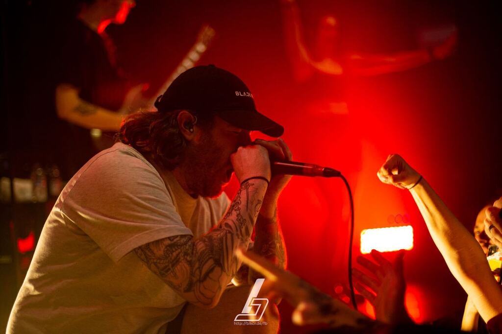BlackChester's tweet photo. New on Insta: Counterparts - Hole44, Berlin #counterparts #eulogyforthosestillhere #hole44 #berlin #musicphotography #concertphotography #canon6d #sonya7riv https://t.co/gj1yMtSHJ2 https://t.co/YDryfonMjb