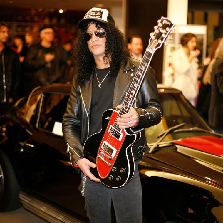 slashworldarg's tweet image. #slashoffstage 

@slash con la Gibson Les Paul Corvette, la cual fue subastada junto a otros objetos de su colección personal. 
Los Angeles, marzo de 2011.
📷 Jim Steinfeldt.

🤘🎩🌎

#slash #offstage #corvette #gibsonlespaul
