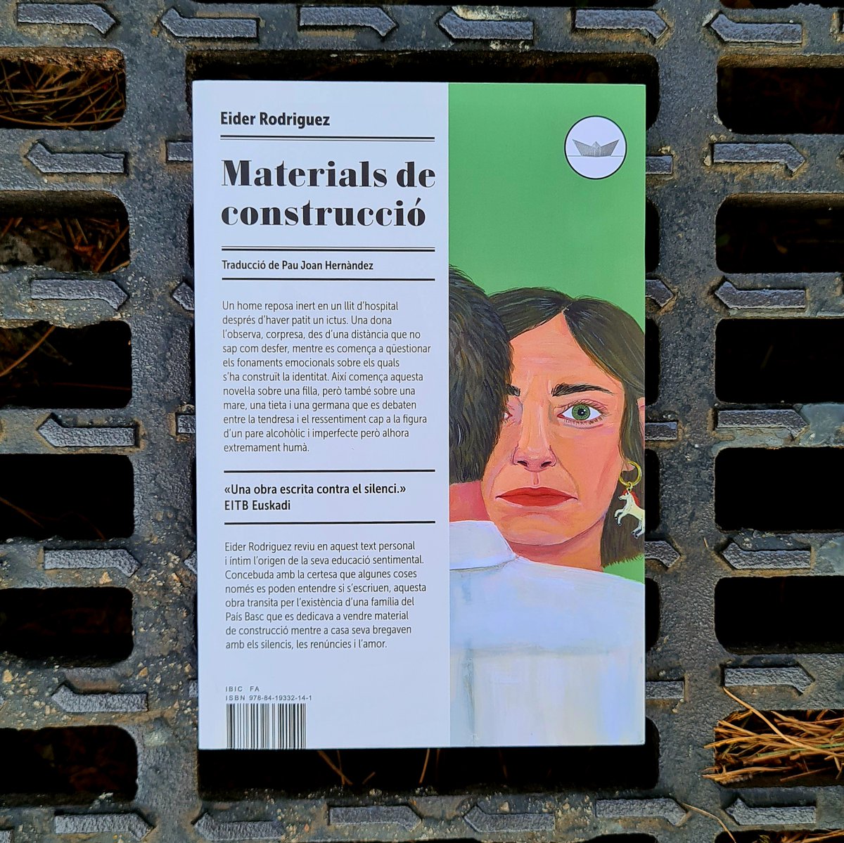 JofreFont's tweet photo. L'#EiderRodriguez compleix l'expectativa de qui ha hagut d'amagar una veritat sepultava per vergonya pura, tenir "un pare borratxo", quan arriba el moment en què troba forces, ganes i necessitat d'explicar-ho.
A #MaterialsDeConstrucció li brollen aforismes que es noten viscuts. https://t.co/OOUN0cmxVw