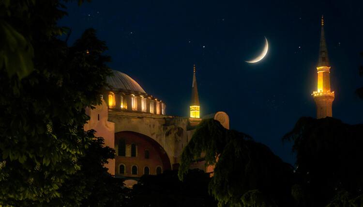 "Kim neyi ararsa ona kavuşur."

#KadirGecesi mübârek olsun