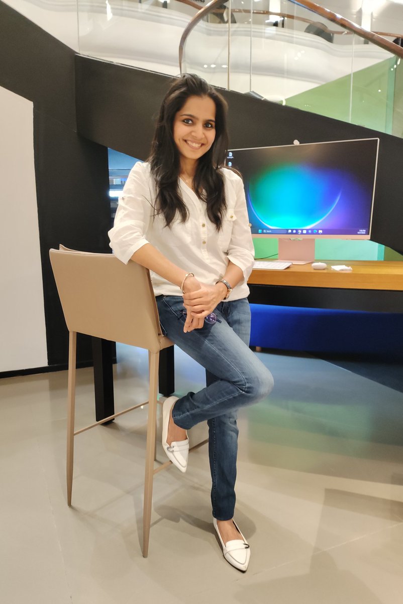 CAAditiBhardwaj's tweet photo. When you love and be kind to yourself first, the world becomes a better place.
#loveforwhite #picoftheday https://t.co/Zvjrv3jnPM