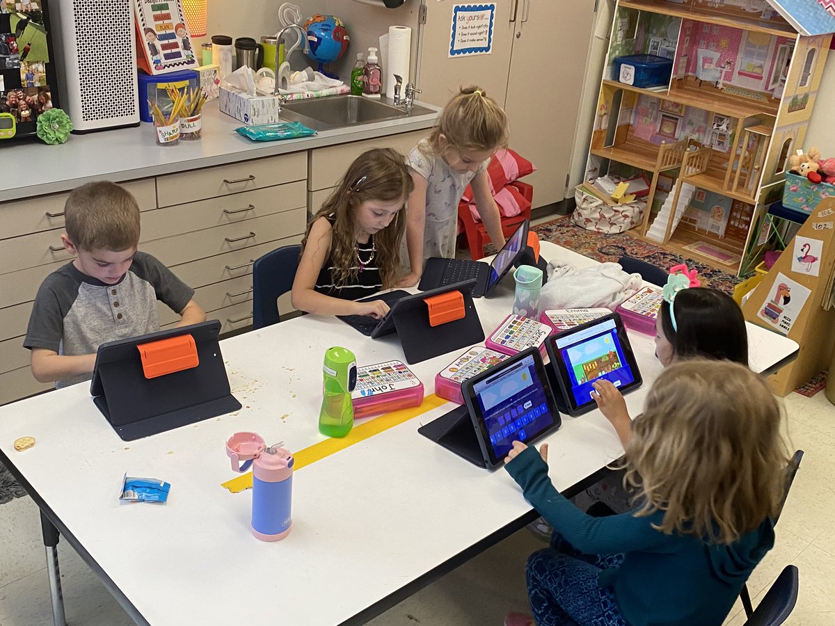 EschASketchK's tweet photo. Digital Breakouts with @EmmettMichele —Awesome collaboration and problem solving!! #dolphinSTEM @Donald_ES @breakoutEDU https://t.co/RPnaxqhPbi