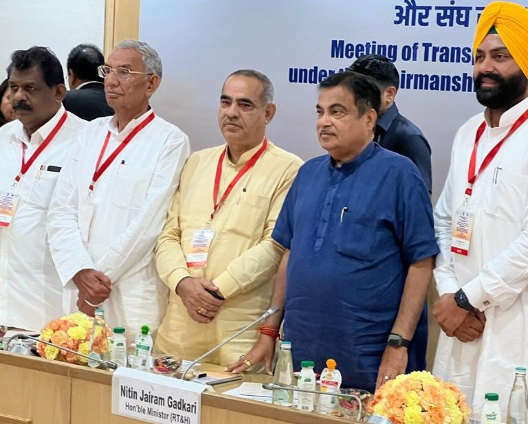 Brijendra_ola's tweet photo. दिल्ली में आज केंद्रीय सङक परिवहन मंत्री श्री नितिन गङकरी जी के साथ हुई सभी प्रदेशों के परिवहन मंत्रियों की बैठक में भाग लिया। https://t.co/vjsv4WEjPL