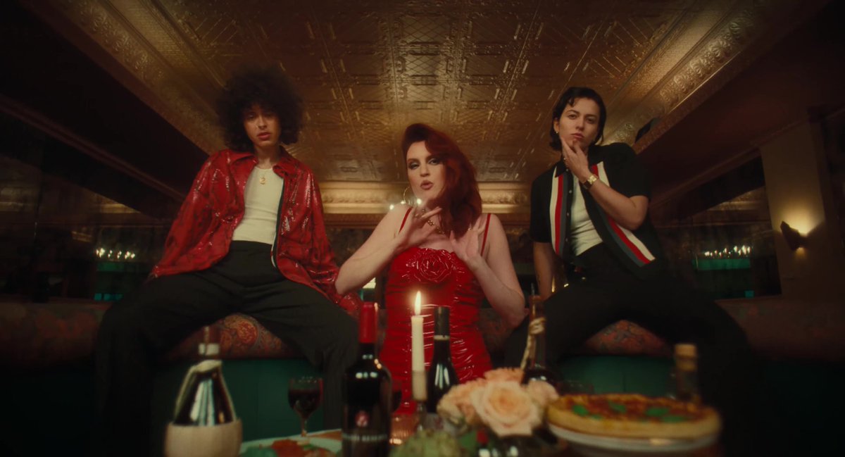 MUNADAILY's tweet photo. 📸 HQ Screencaptures of MUNA's "One That Got Away" Music Video: https://t.co/lUqyFxrqPS https://t.co/eeZP1pXeUH