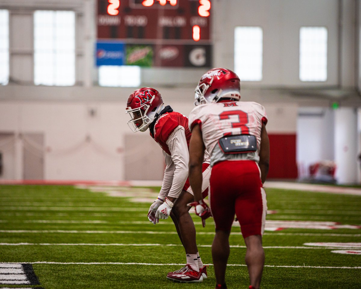 MiamiOHFootball's tweet photo. WIN THE DAY🥇

#RiseUpRedHawks | 🎓🏆 https://t.co/n97SqSyvHr